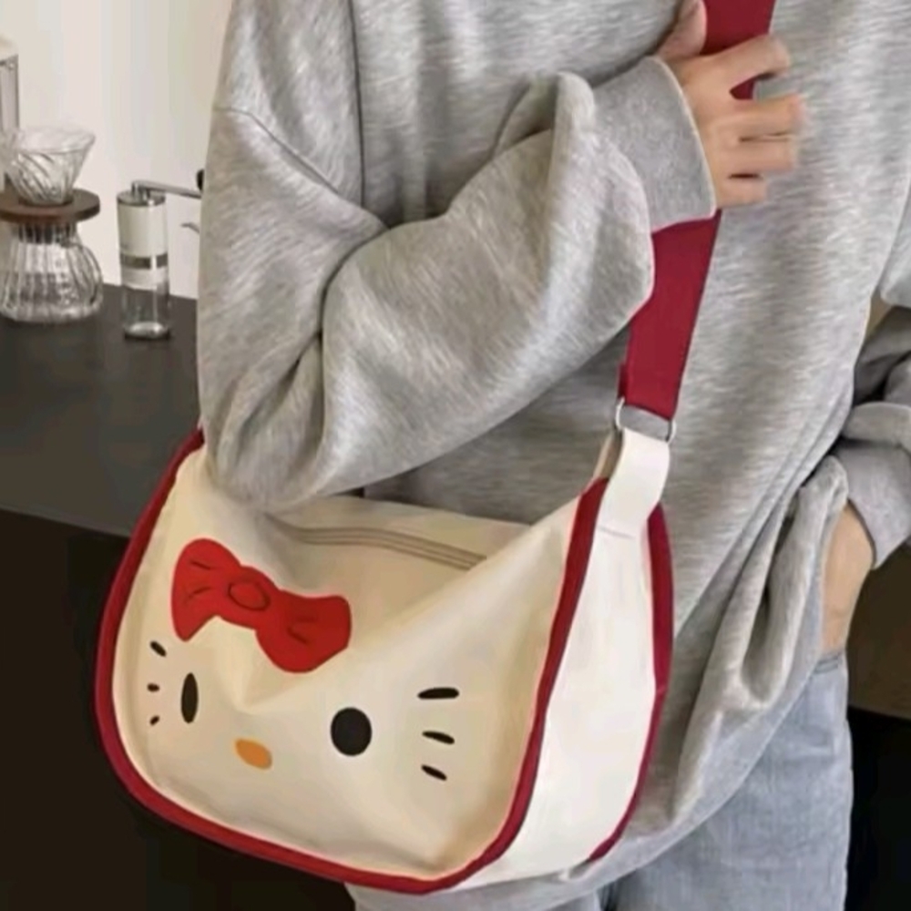 Hello Kitty Chic Essentials Set - Picture 2 of 5